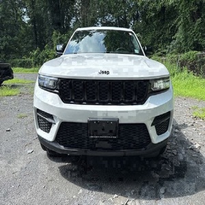 UNA BUENA COCHEBOLSA USADA G-RAND CHEROKEE 2023 DE 8 VELOCIDADES, TRACCIÓN EN LAS 4 RUEDAS, 293 HP, MOTOR V6 DE 3.6L, TRANSMISIÓN AUTOMÁTICA - Product Image 1