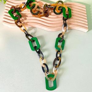 Collier de luxe en corne de buffle fait à la main, bijoux naturels et durables pour femmes, haute qualité - Product Image 1