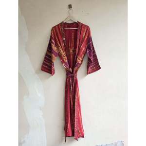 Kimono de seda bohemio teñido a mano para mujer, vestido de descanso para festivales, pareo para traje de baño - Product Image 3