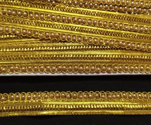 Bordure à franges perlées dorées : dentelle métallique indienne, motif tissé - au mètre, bordure de sari - Product Image 4
