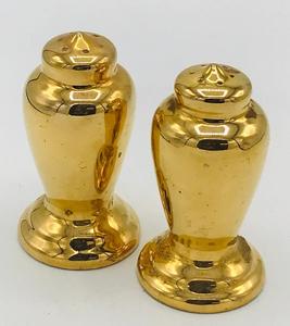 Ensemble de sel et de poivre en laiton finition or de grande qualité à prix raisonnable pour une présentation élégante des aliments et une décoration de table - Product Image 2