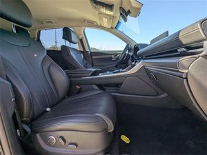 SUV Crossover d'occasion 2024 GV80 2.5T VIK AWD en excellent état - Product Image 3