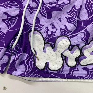 กางเกงขาสั้นตาข่ายสำหรับออกกำลังกายแนวสตรีทของผู้ชายกางเกงขาสั้นออกแบบลายพรางสีม่วงพร้อมช่องพิมพ์ซับลิเมชัน100% โพลีเอสเตอร์ - Product Image 3