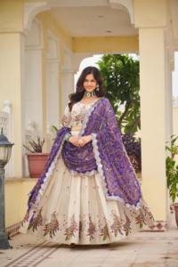 Cousu Designer Traditionnel Lehenga Choli Ensemble Avec Riche Fil À Paillettes Broderie Plancher-Longueur Toile Cancan Couche Ethnique - Product Image 3