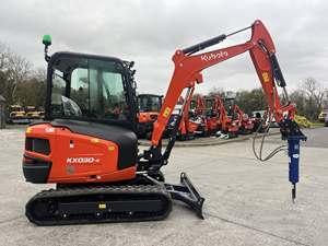 Nouvelle mini-excavatrice Kubota U36-4 et brise-roche Daemo E40 sur chenilles prêts à être expédiés, mini-chenilles KX030-4. - Product Image 3