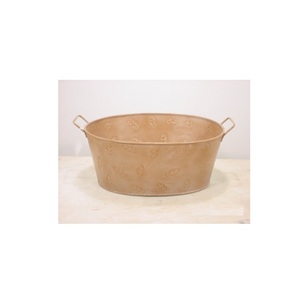Baignoire à boissons en fer enduit de poudre brune de conception en relief avec poignée pour le stockage de glace - Product Image 1