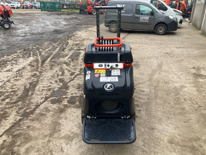 Minicargadora de orugas 4x4 con volquete de 1 tonelada, 2 toneladas, 3 toneladas, 4 toneladas, 5 toneladas y remolque volquete Kubota - Product Image 6