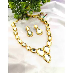 Parure de collier Kundan simple couche en cuivre plaqué or vintage, ornée de rubis et de diamants, idéale pour un cadeau de mariage, bijoux de mariée raffinés, avec bague incluse - Product Image 1