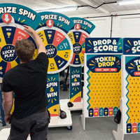 Ensemble de jeu commercial interactif avec roue de la fortune et jeu de jetons tombants, personnalisable pour événements, location, expositions, fêtes et jeu de marbre