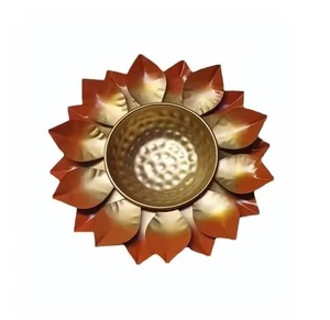Décoratif en métal Urli Diya pour fleurs flottantes Beau bol décoratif Diwali Diya - Product Image 1