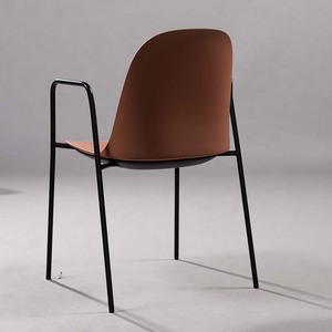 Silla de Comedor Moderna Harmoor STGAI21 de Plástico PU Multicolor, Patas de Metal, Respaldo de Alta Calidad, Diseño Apilable para Sala de Estar - Product Image 6