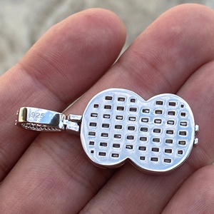 Découvrez l'élégance de notre pendentif Hip Hop en argent sterling 925 méticuleusement orné de diamants de laboratoire scintillants - Product Image 4