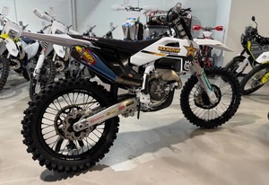 Motocicleta Husqvarna FC 250 <span class=keywords><strong>Rockstar</strong></span> Factory Edition 2026, la Más Vendida, en Venta con Garantía - Product Image 3