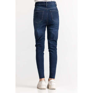 Jean en denim bleu foncé taille haute basique WM-JNS-SS24-003 – Élément de mode simple - Product Image 5