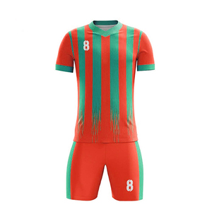 Conjuntos de Camisetas de Fútbol de Poliéster Hechas a Medida, Diseño Retro, Impresión por Sublimación, Nombre Personalizado, Servicio OEM, Uniformes de Fútbol - Product Image 6