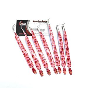 Muñeca Labubu rosa, pinzas de extensión de pestañas de acero inoxidable de alta calidad, pinzas de punta sin fibra puntiagudas sostenibles, estampado Labubu - Product Image 3