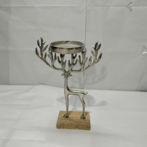 Bougeoir en métal argenté de luxe en forme de renne avec base en bois pour la décoration de Noël au meilleur prix - Product Image 1