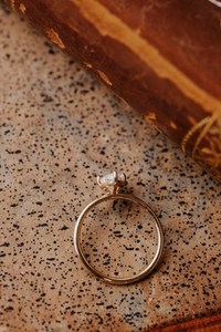 Anillo de compromiso de solitario de diamante de corte Marquesa de oro sólido de 10K - Product Image 2