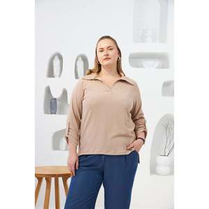 Chemise en tissu crêpe beige grande taille - Product Image 1