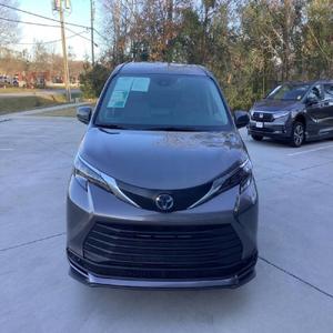 Toyota Sienna 2024 en Perfecto Estado - Product Image 1