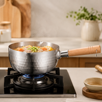 Casserole en acier inoxydable 304 de style Japandi avec poignée en bois, idéale pour la cuisine japonaise et coréenne