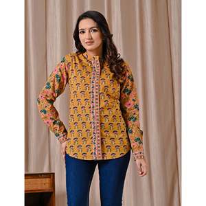 Blusa de Algodón con Estampado Floral Amarillo Intenso, Logotipo Bordado, Cuello Alto y Botones Delanteros, Talla XL, para Oficina - Product Image 3