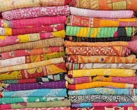 Quilts de lit bohème vintage Vieux Kantha Patchwork Draps de lit Bangali Gudri Couvre-lit en couleurs assorties Quilts Literie