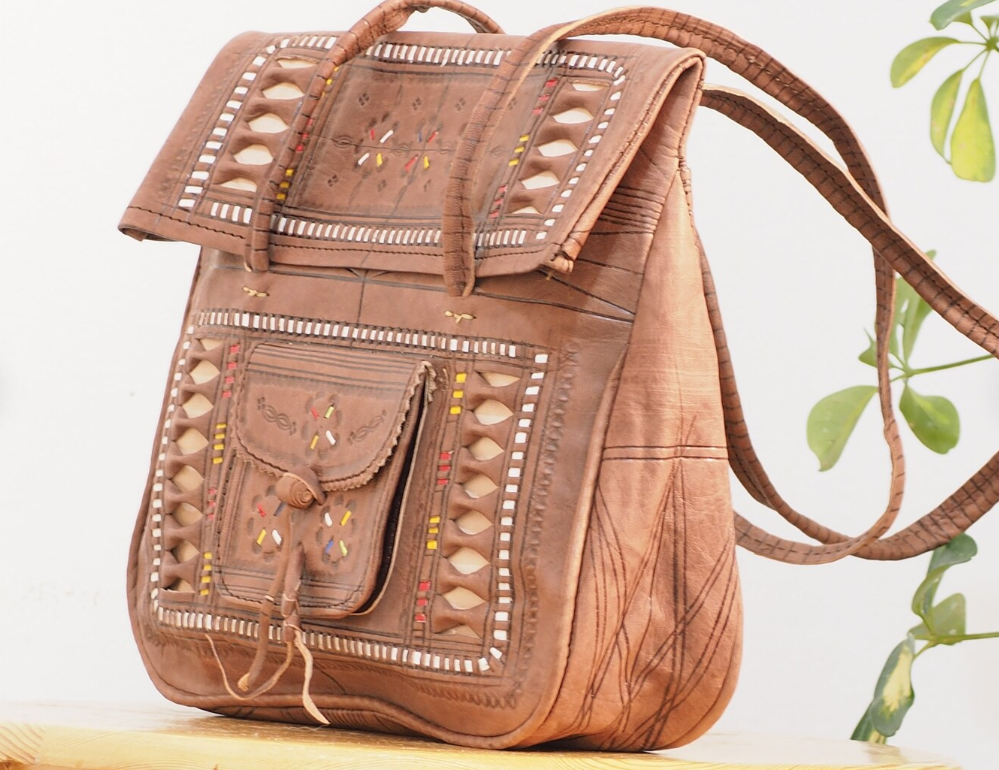 สีน้ำตาล