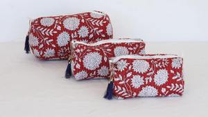 Ensemble de sacs à cosmétiques en coton matelassé écologique à fleurs rouges faites à la main pour voyage en blocs indiens pour sacs - Product Image 2