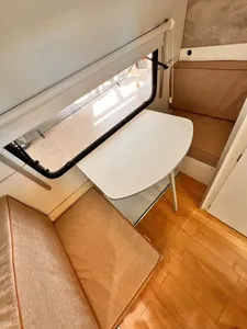 Caravane de luxe de style américain avec cuisine coulissante, chambre et salle de bain - Product Image 4