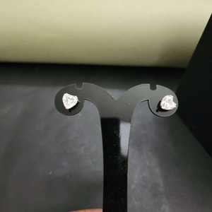 Pendientes de Oro Sólido de 18 Quilates con Diamantes en Forma de Corazón, Certificados por IGI, para Regalos de San Valentín y Aniversario - Product Image 2