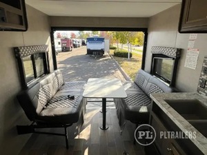 Autocaravana D-U-T-C-H-M-E-N RV C-O-L-E-M-A-N LANTERN 295QB de 2019, en buen estado, disponible para la venta. - Product Image 3