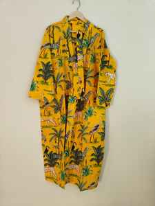 Robe kimono en coton doux de luxe à col en V et à manches longues à imprimé jungle jaune pour femmes Cadeau de demoiselle d'honneur d'été - Product Image 6