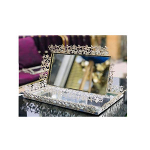 Fabuleux Design métal rond décoratif doré plateau décor à la maison plateau pour les meilleurs plateaux de vente par Indian Metal World - Product Image 1