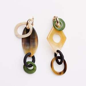 Boucles d'oreilles pendantes élégantes faites à la main en corne de buffle et résine jaune pour femme, légères, style vintage ethnique bohème, bijoux artisanaux naturels - Product Image 6