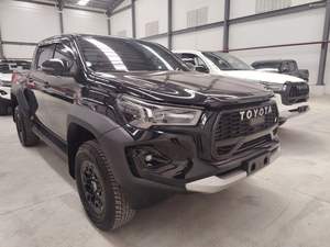 Toyota Hilux FACELIFTED 2025 GR Sport Todoterreno V4 GCC Volante a la Izquierda en EXCELENTE ESTADO - Product Image 2