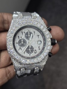 Montre de luxe entièrement automatique à mouvement à quartz, style hip-hop, avec diamants en moissanite VVV, bracelet en acier inoxydable glacé et cadran à aiguilles - Product Image 1