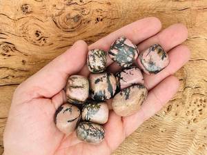Rhodonite naturelle dégringolée pierre précieuse en vrac personnalisée avec taille et forme en gros en vrac - Product Image 6