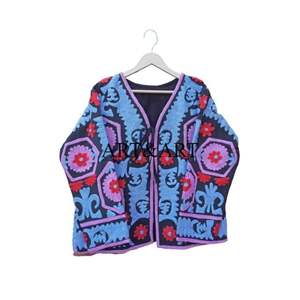 Veste courte matelassée pour femme en broderie Suzani faite à la main de qualité supérieure, automne/hiver, tricotée 100% coton, décontractée pour les sorties - Product Image 1