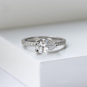 แหวนหมั้นเพชรลูกแพร์สำหรับผู้หญิง - Product Image 3