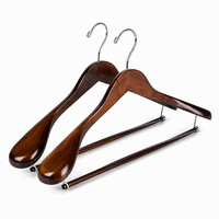 Cintre en bois professionnel à épaules larges avec crochet plat, style hôtel de luxe, pour manteaux et costumes WHB11