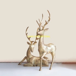 Figurine de renne dorée décorative faite à la main Décoration de Noël Statue de cerf de vacances Accent de table Décor d'hiver pour la maison - Product Image 1