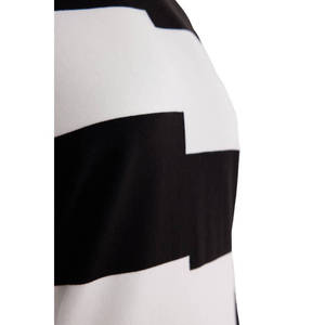 Vestido Casual de Verano Negro Maxi Tipo Túnica con Rayas Gruesas, Cintura Imperio y Ribete de Encaje - Product Image 2