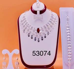 Conjunto de Collar con Colgante Floral Chapado en Oro con Aretes de Botón |   Proveedor Mayorista de Joyería de Imitación India Modelo 23195 - Product Image 5