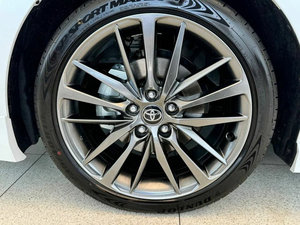 Sedán Premium 2025 con Todas las Opciones, Alta Gama, 4 Puertas, Automático, Vehículo de Lujo de Tamaño Mediano en Venta - Product Image 4