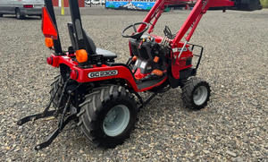 ENVÍO GRATUITO Tractor Compacto con Ruedas Massey Ferguson GC2300 Rojo con Cargador Frontal 2850, Maquinaria Agrícola - Product Image 4
