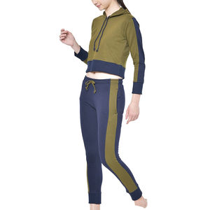 Ensemble de survêtement pour femmes, respirant, OEM, mode, logo personnalisé, sweat-shirt et short court, vente en gros, prix bas, vêtements d'hiver - Product Image 4