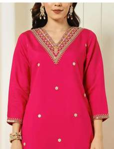 Seda romana viscosa de tendencia de calidad superior de color increíble con bordado a mano Kurti Pant y Dupatta - Product Image 3