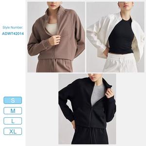 Vente chaude vestes de sports de plein air pour femmes haut court à manches longues avec poches fermeture éclair respirant et grande taille pour adultes - Product Image 2
