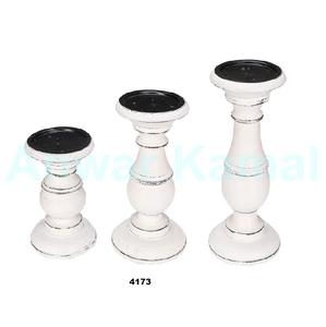 Lot de 3 bougeoirs blancs petits et grands bougeoirs décoratifs pour la maison, le salon et la salle à manger. - Product Image 1